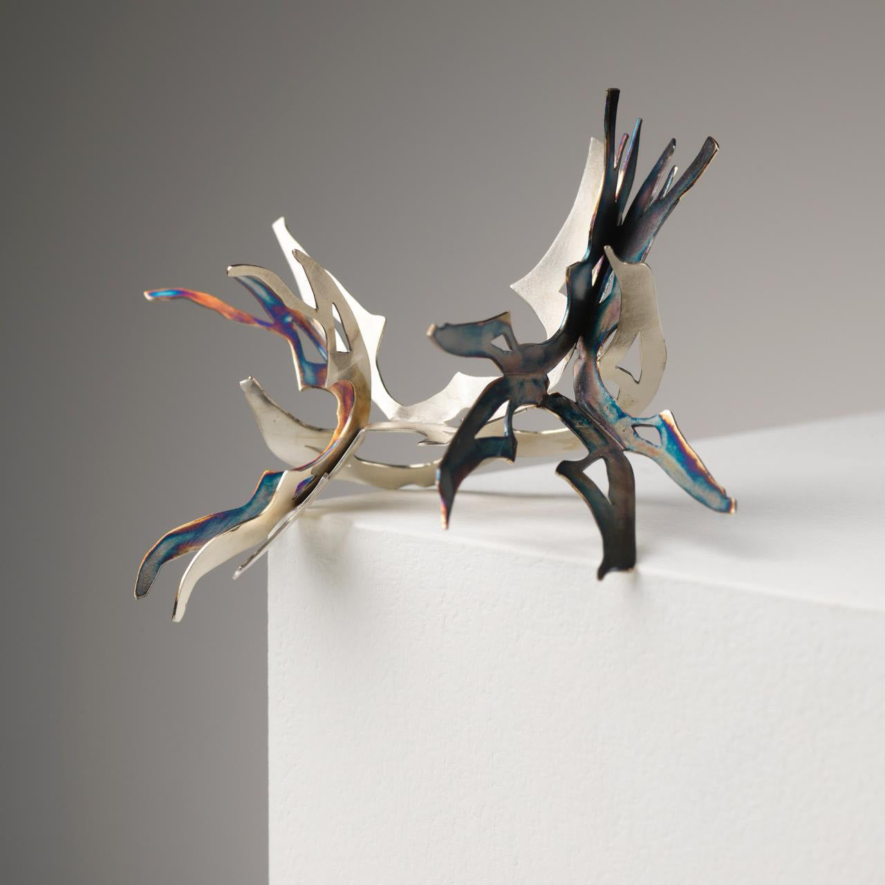 Honor Dodd 'Embrasure 3' Two-fingered ring