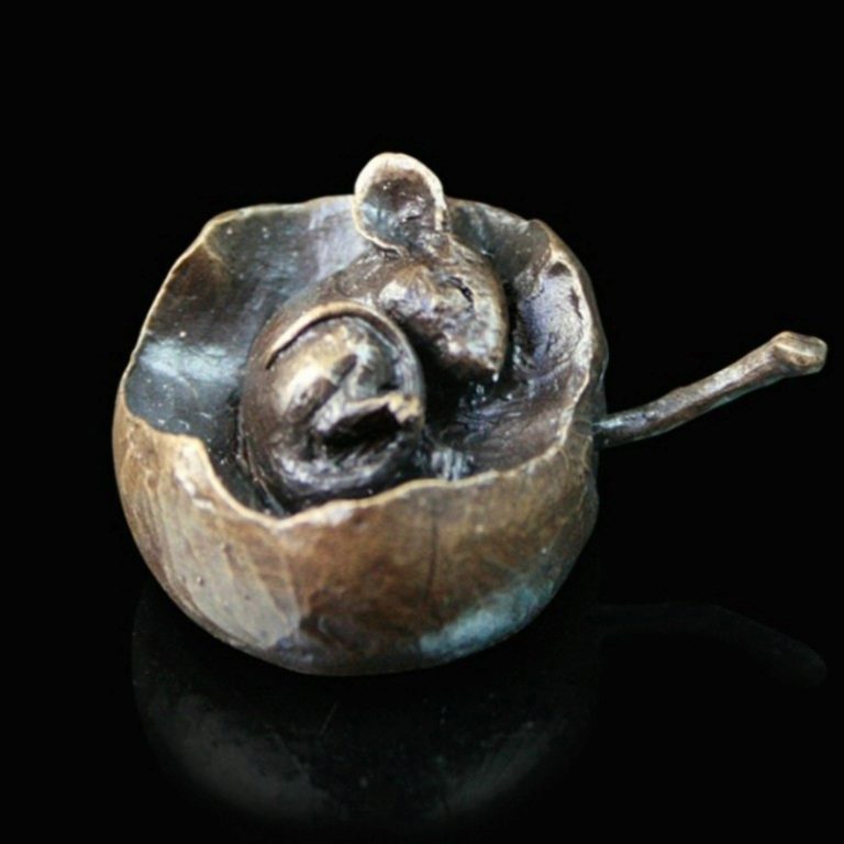 Bronze - Mouse in Apple