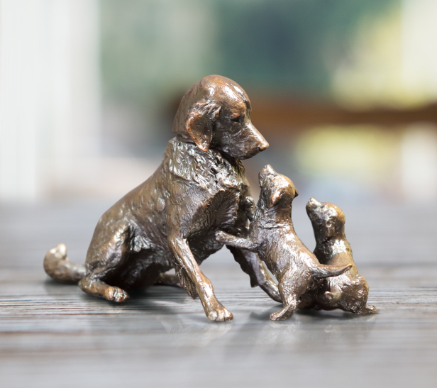 Retriever With Puppies - 1068