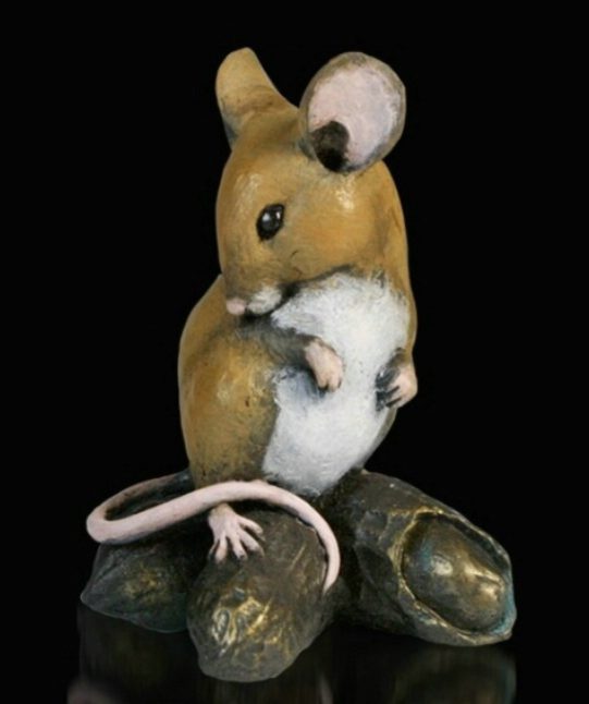 Mouse with monkey Nuts - 236BR